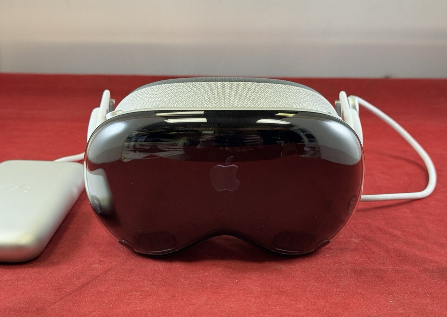 Apple Vision Pro VR Headset w/ Original Box 256GB - MQL83LL/A