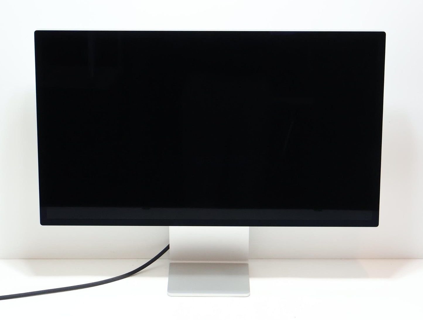 Apple Studio Display 5K Retina 27" MK0U3LL/A - Standard Tilt Stand