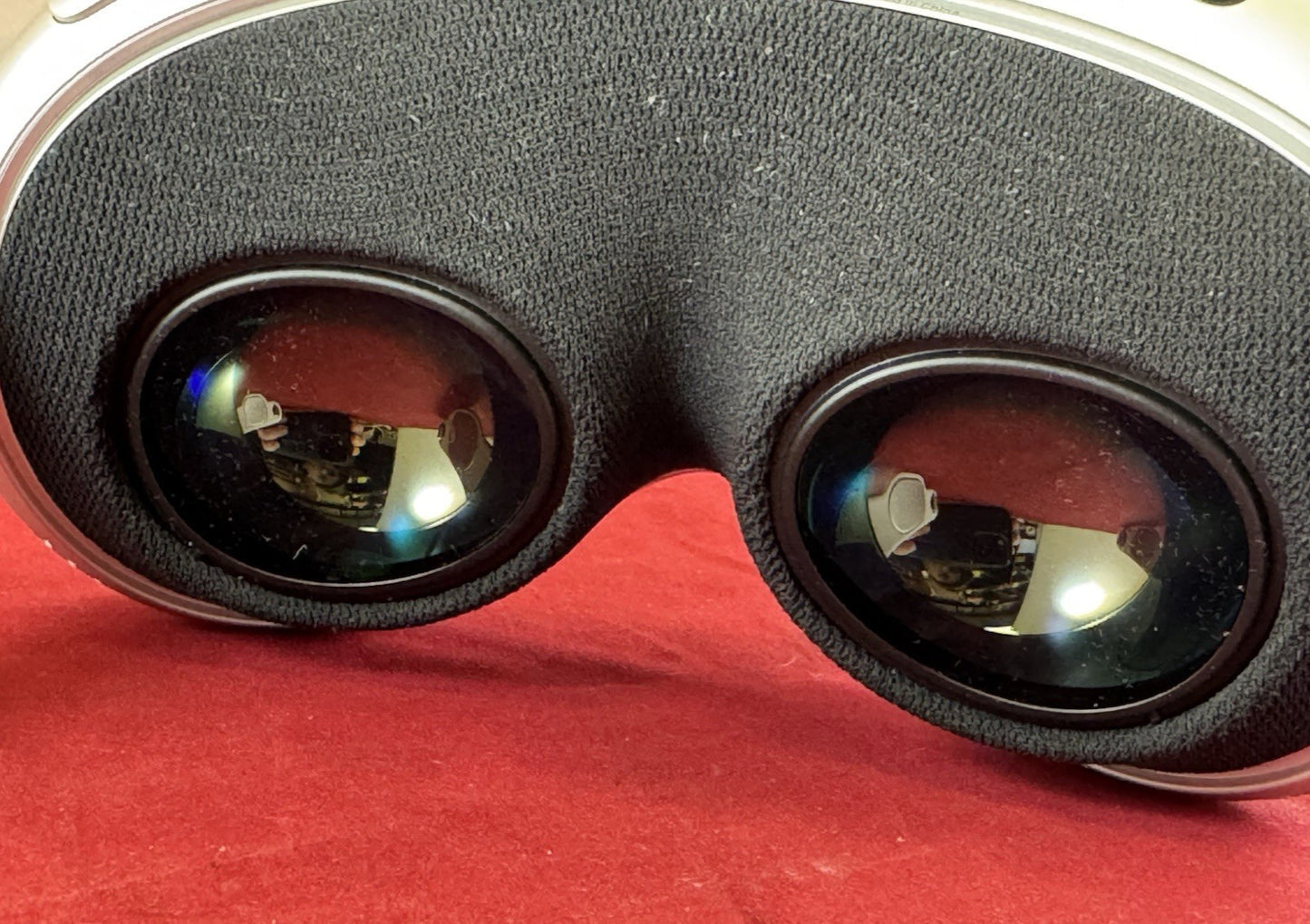 Apple Vision Pro VR Headset w/ Original Box 256GB - MQL83LL/A