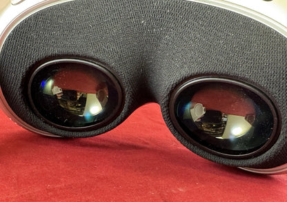 Apple Vision Pro VR Headset w/ Original Box 256GB - MQL83LL/A