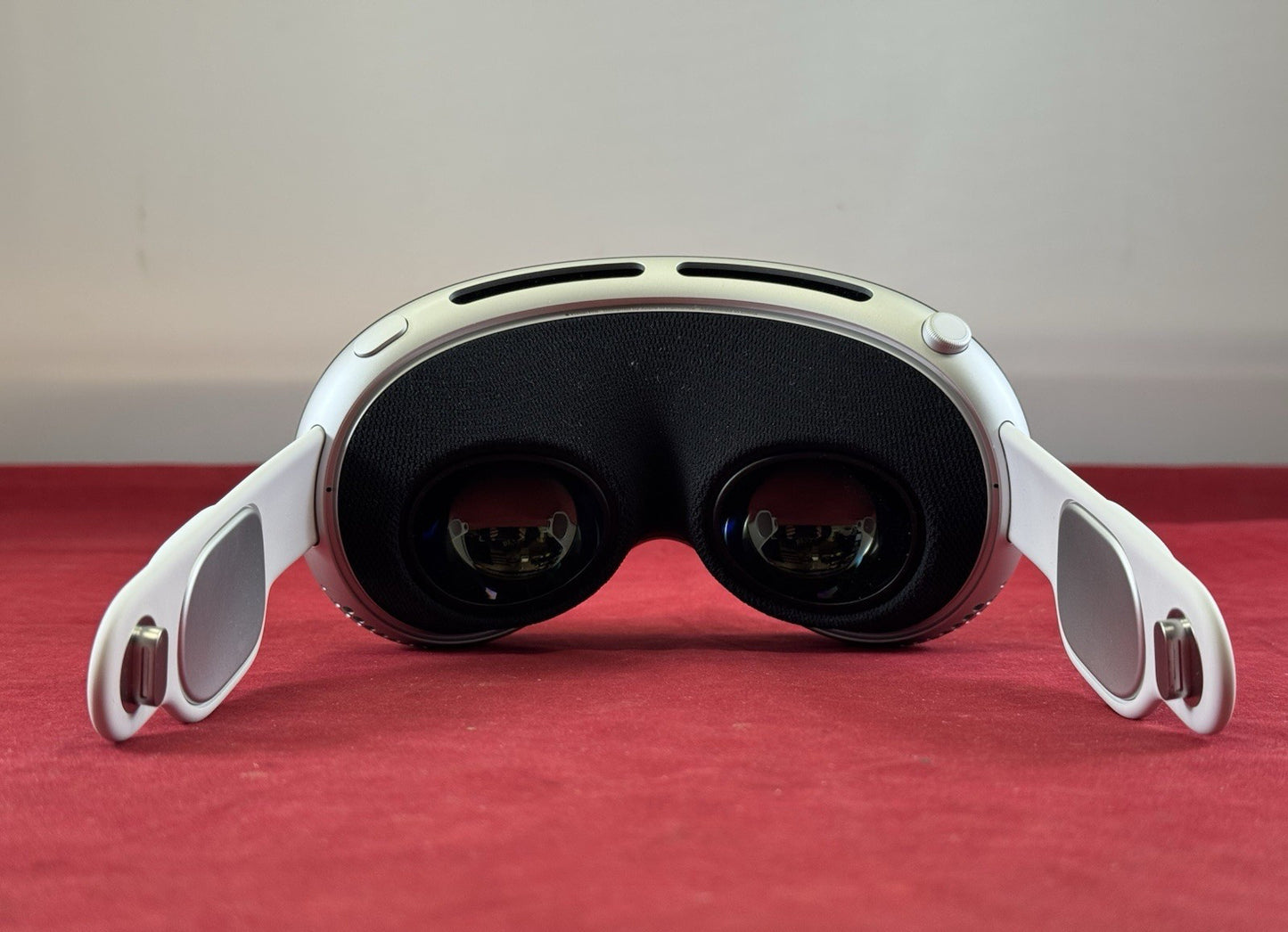 Apple Vision Pro VR Headset w/ Original Box 256GB - MQL83LL/A