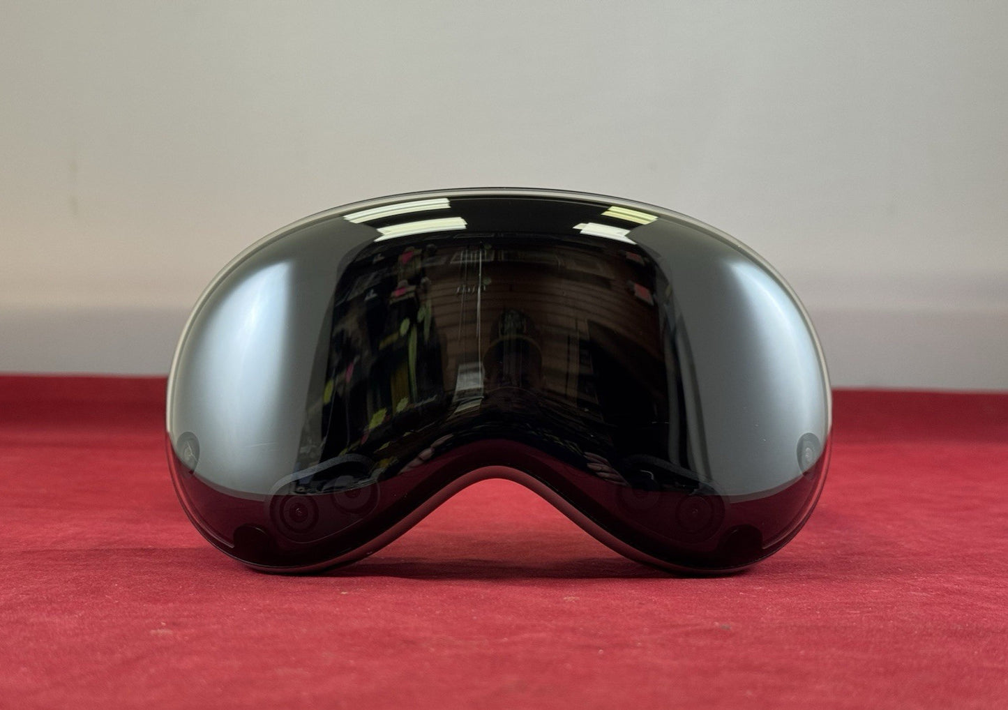 Apple Vision Pro VR Headset w/ Original Box 256GB - MQL83LL/A